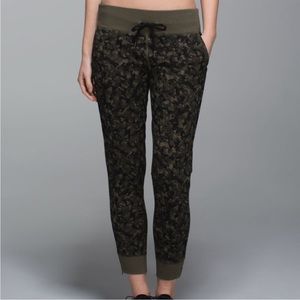 Lululemon No‎ Sweat Pant Mystic Jungle Camo Jogger Women's Size 4